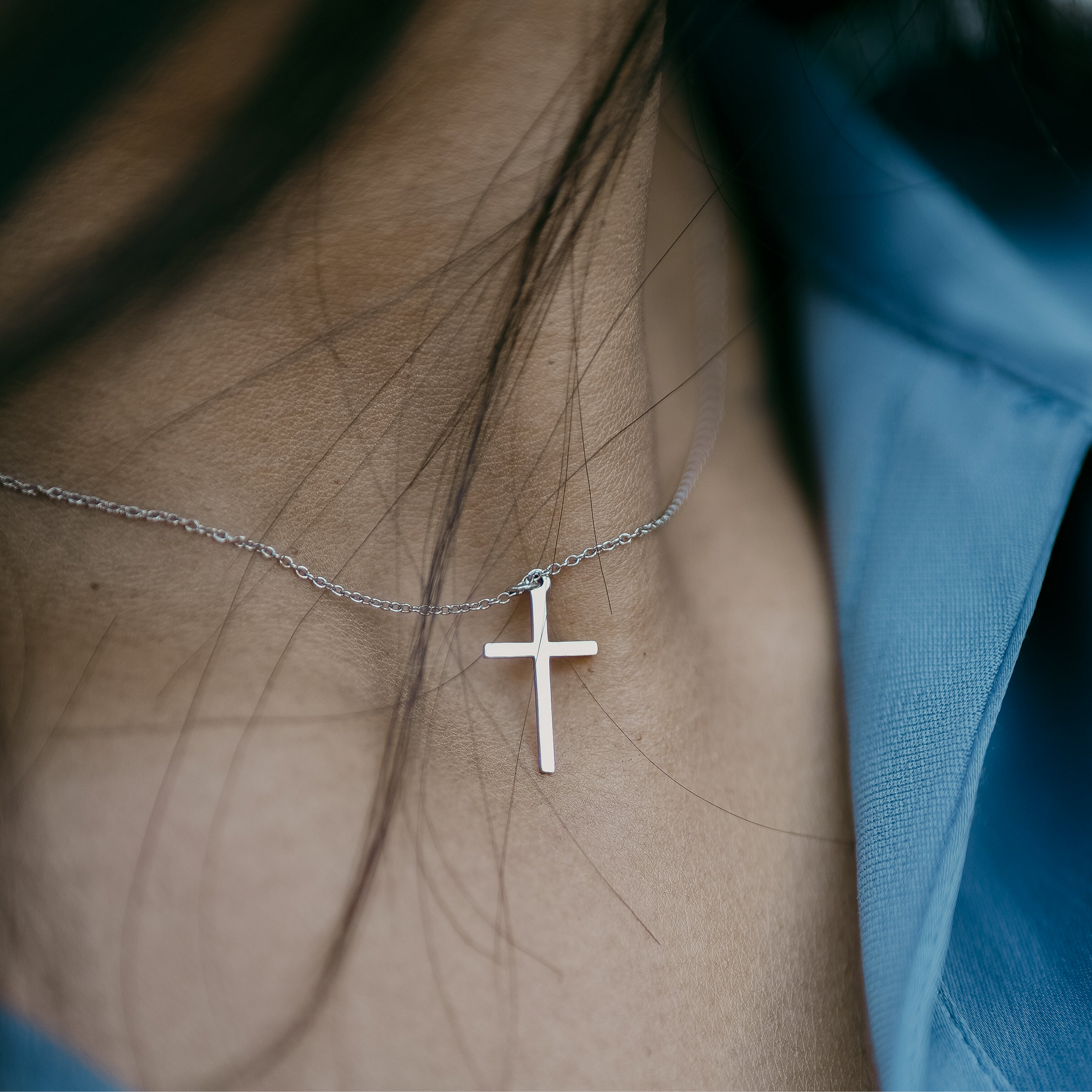 क्लासिक क्रॉस नेकलेस