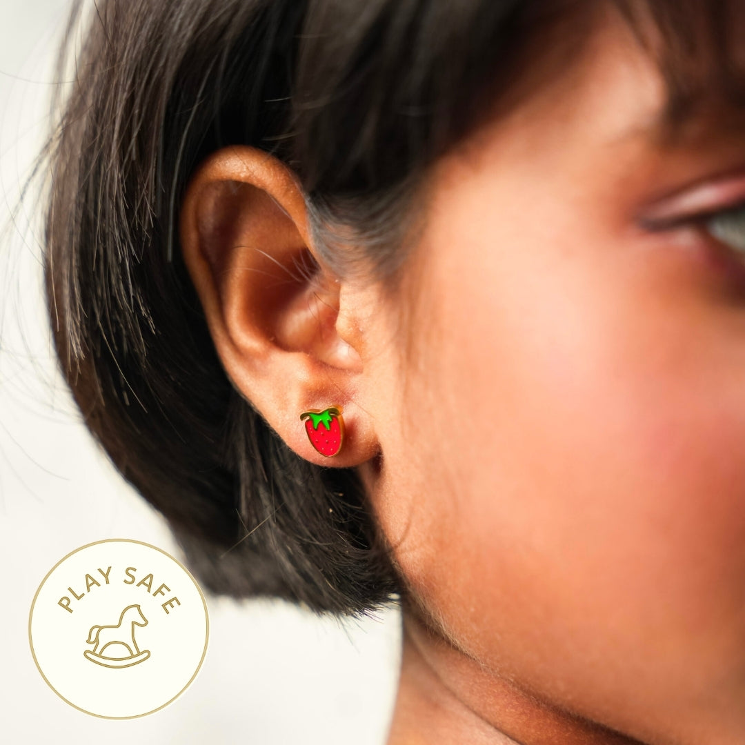 स्ट्रॉबेरी स्टड इयररिंग