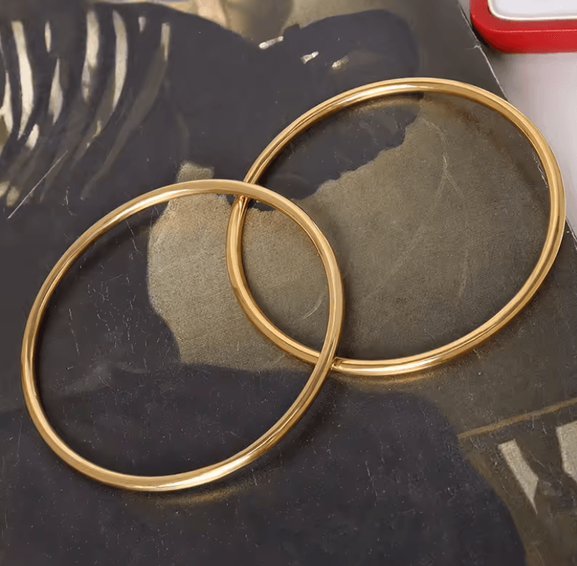 सादी चमकदार एकल चूड़ी