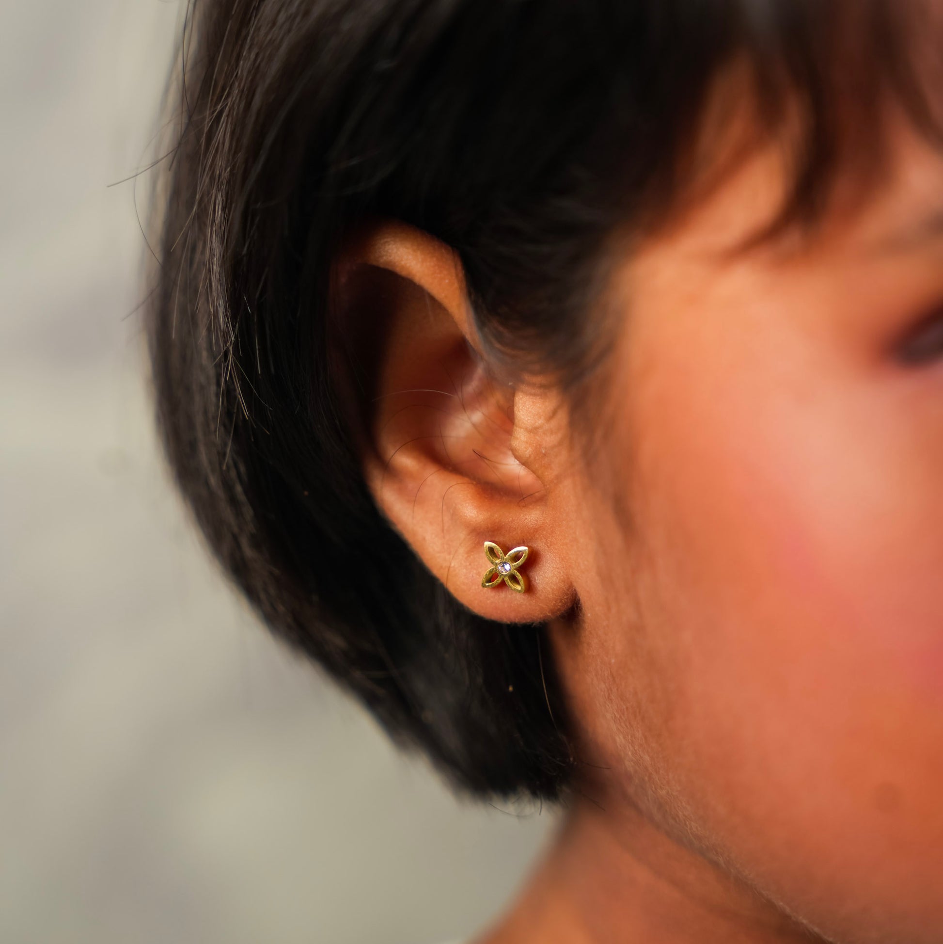 फूल स्टड बाली