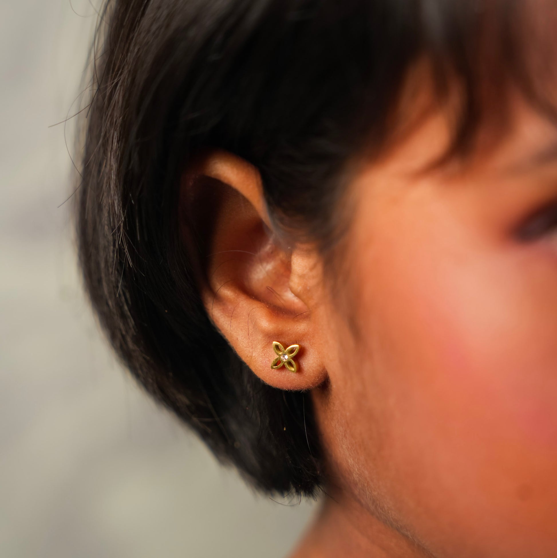 फूल स्टड बाली