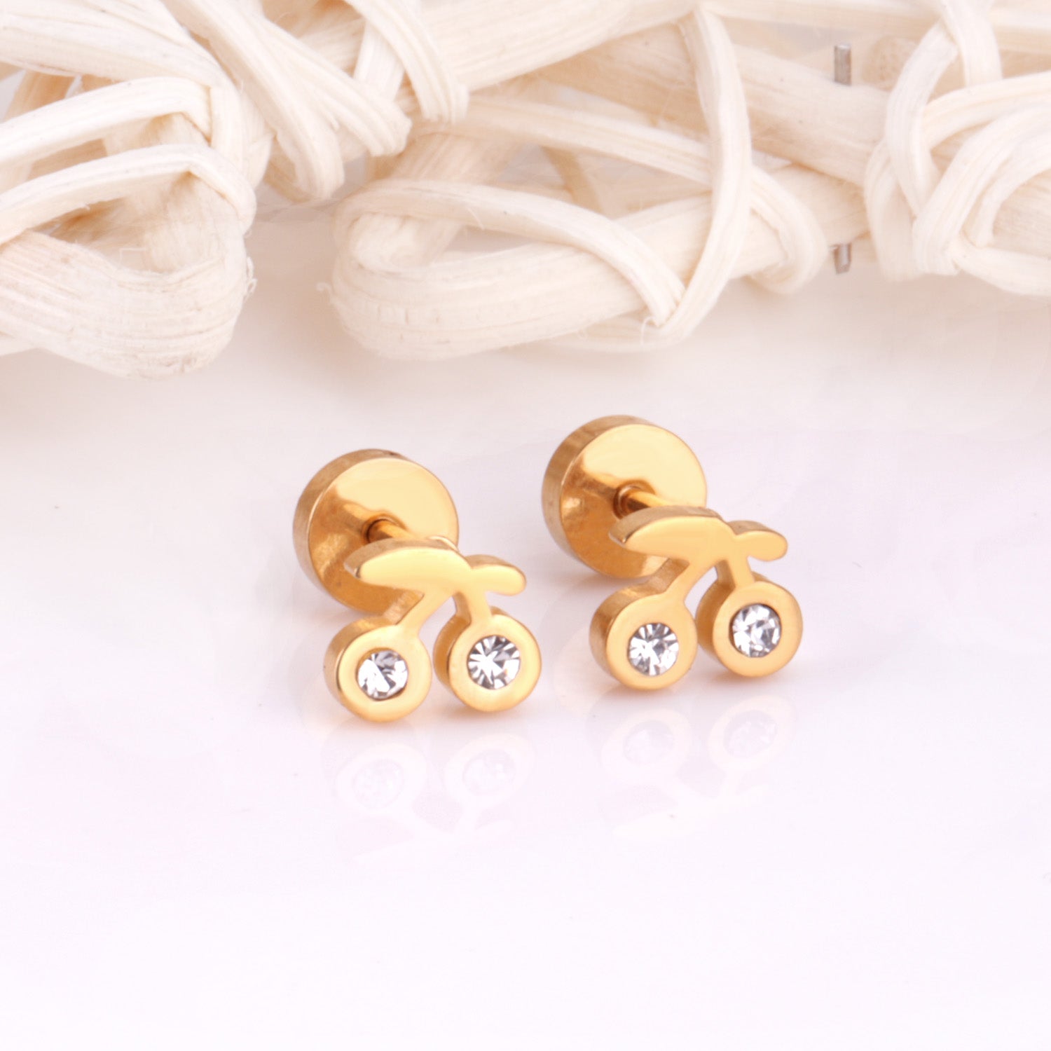 चेरी स्टड इयररिंग