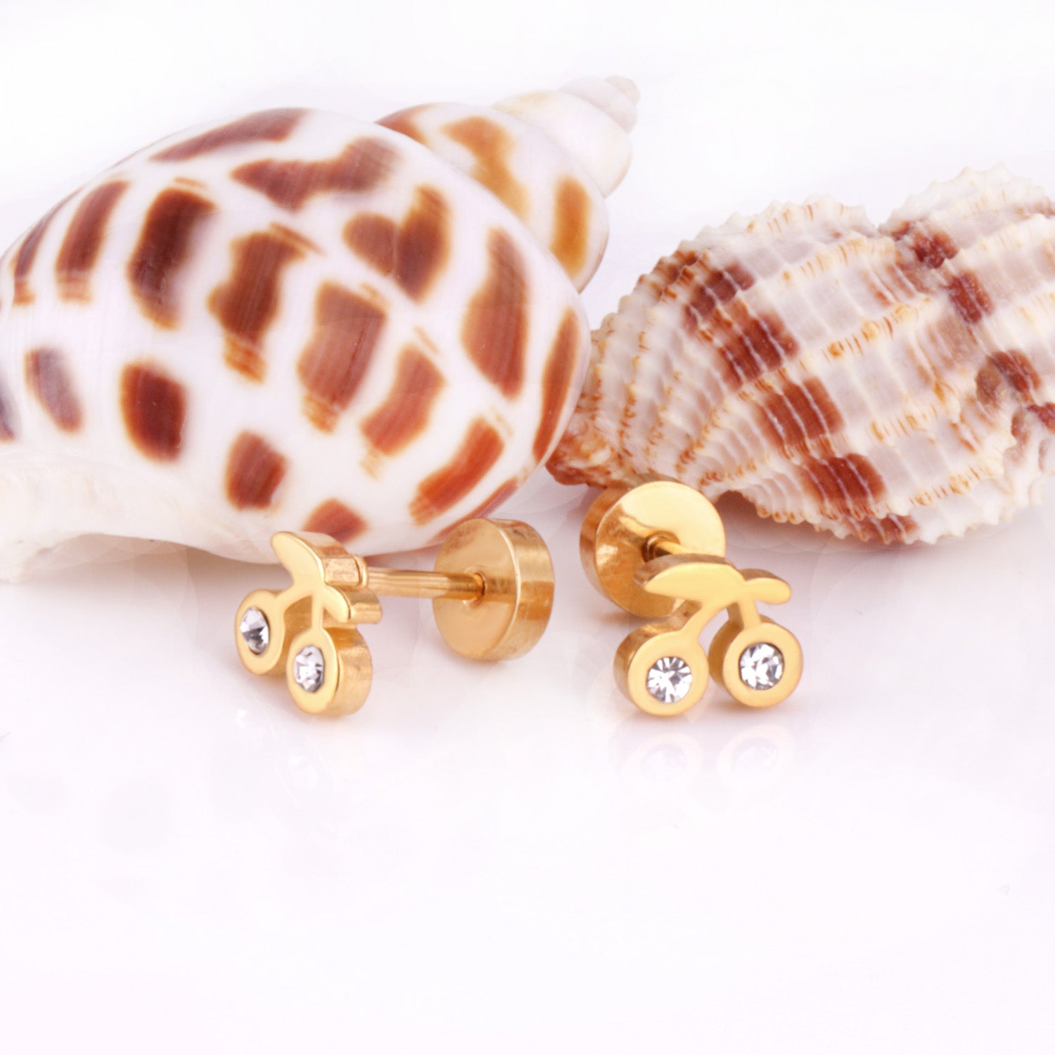 चेरी स्टड इयररिंग