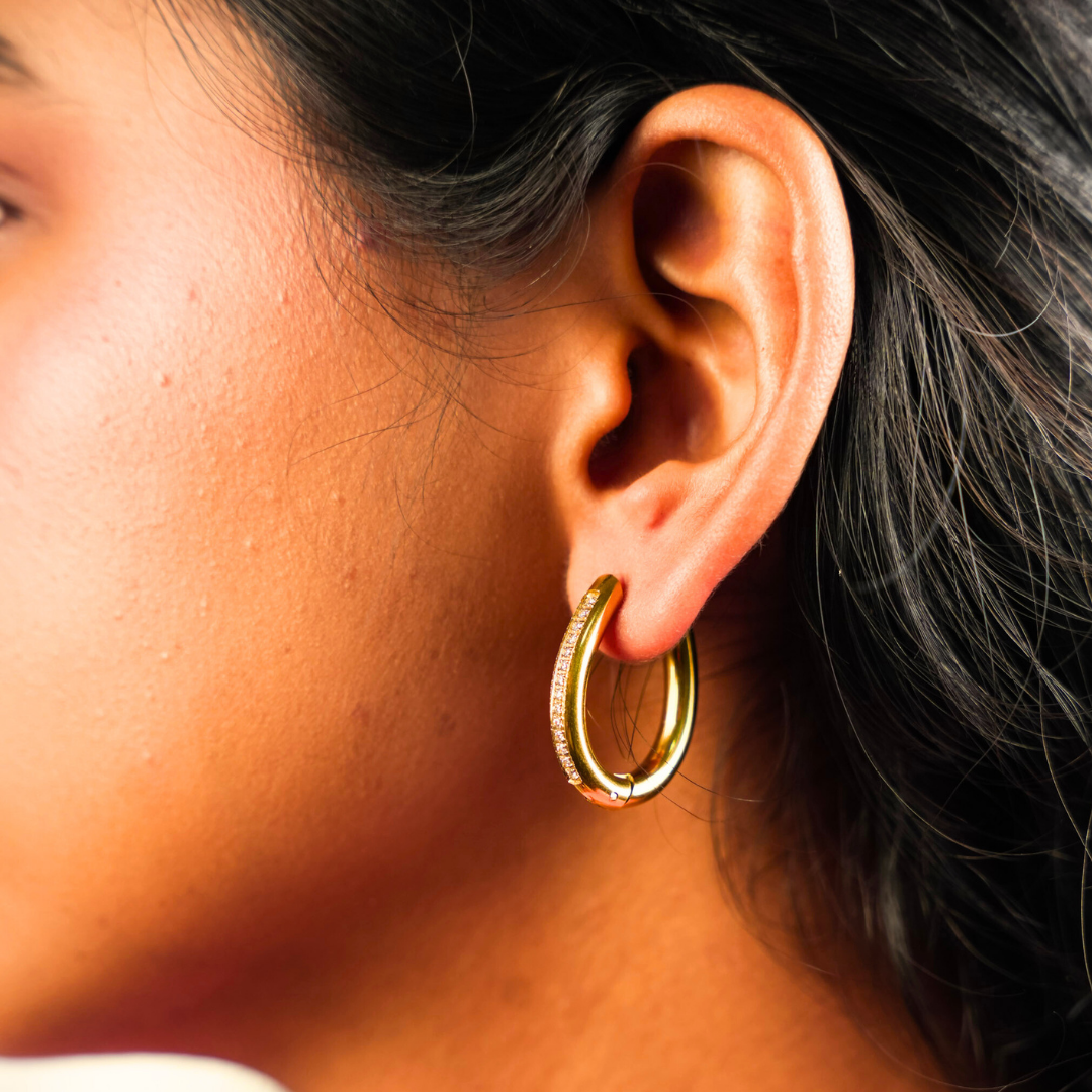 ओवल ज़िरकोनिया हूप इयररिंग्स