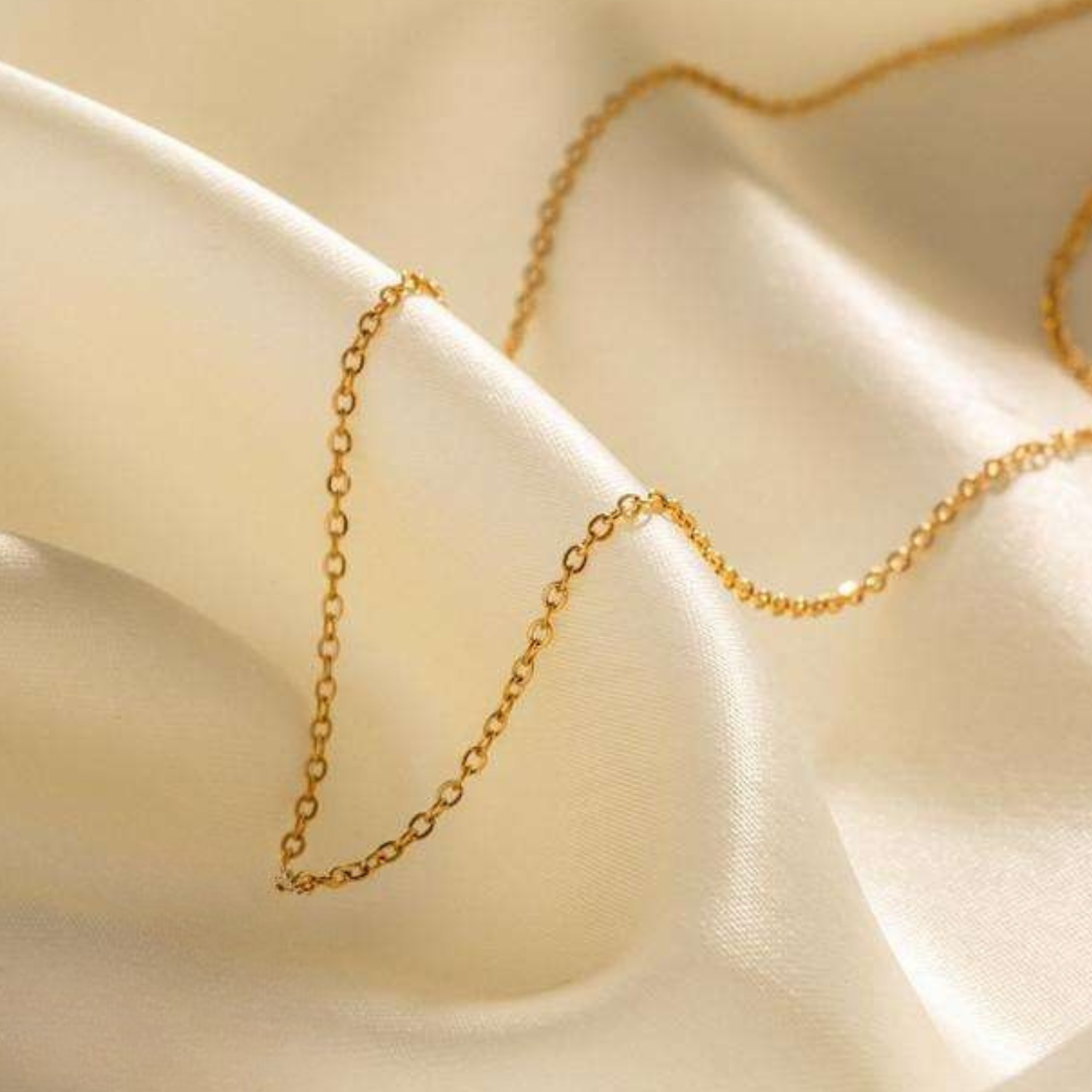 पतला सादा सुंदर हार