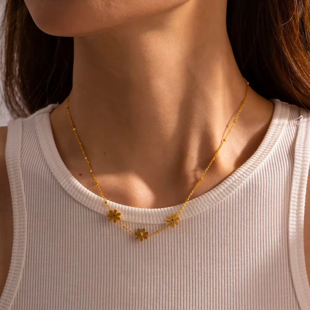 फ्लोरा मनका हार