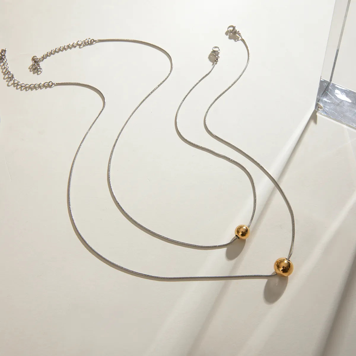 ओर्ब डुअल टोन नेकलेस