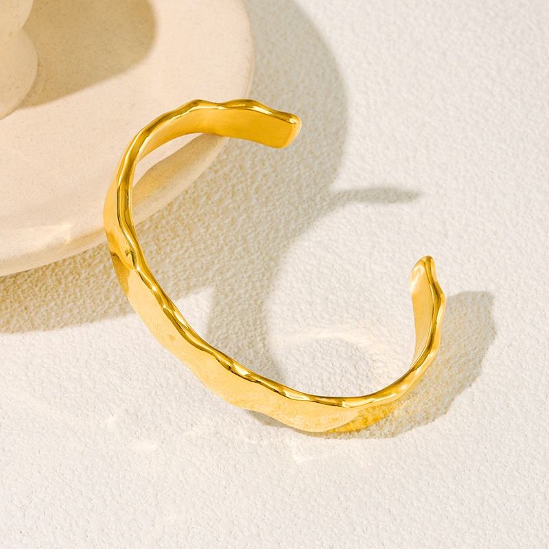 Shiny Wavy Bangle