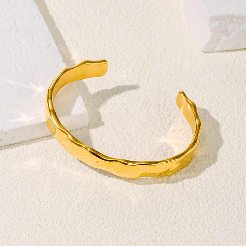 Shiny Wavy Bangle