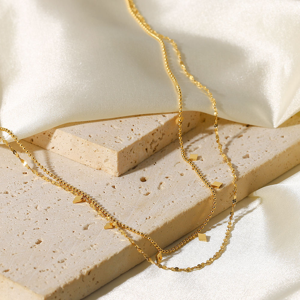 ज़िया लेयर्ड चार्म्स नेकलेस