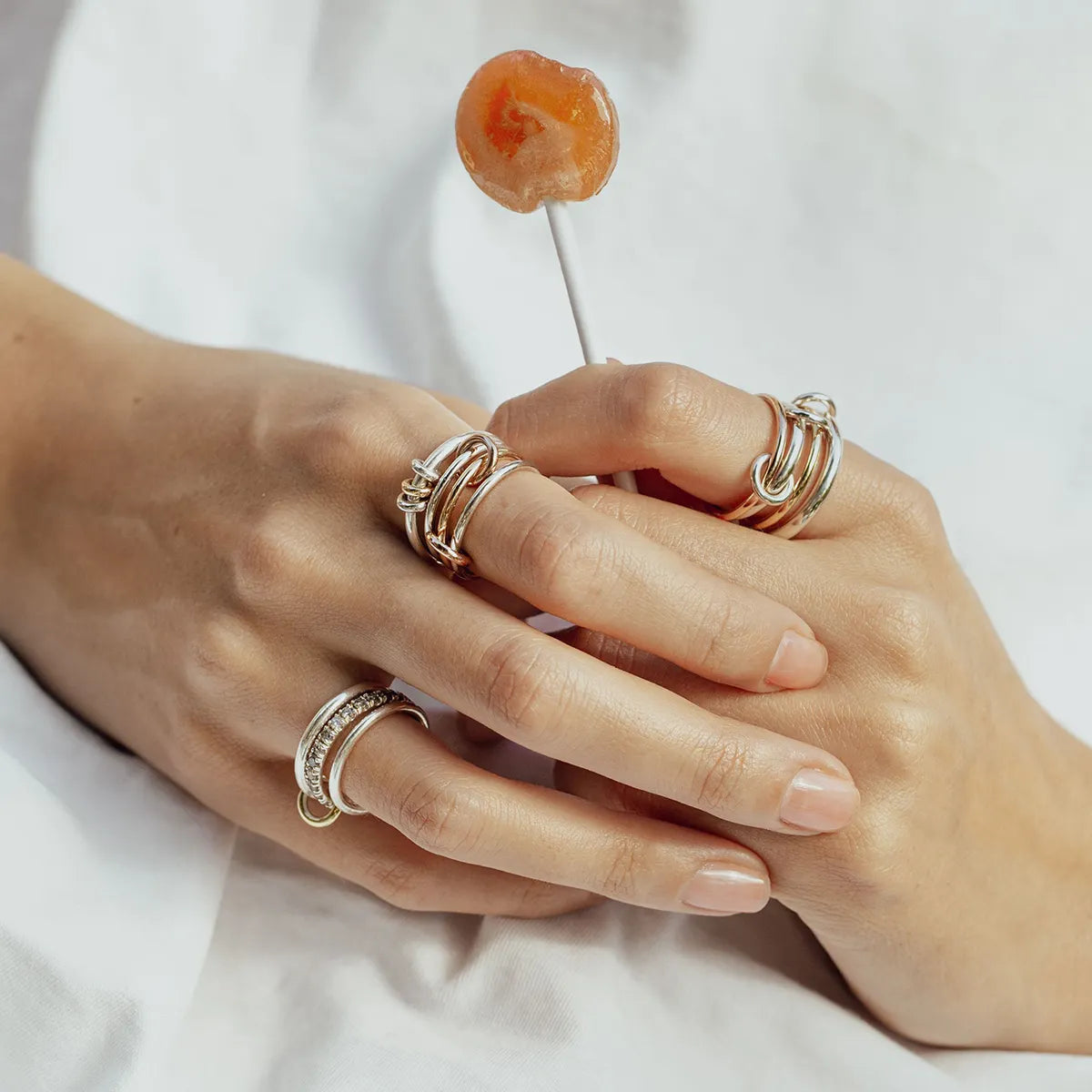 ट्रिनिटी बैंड रिंग