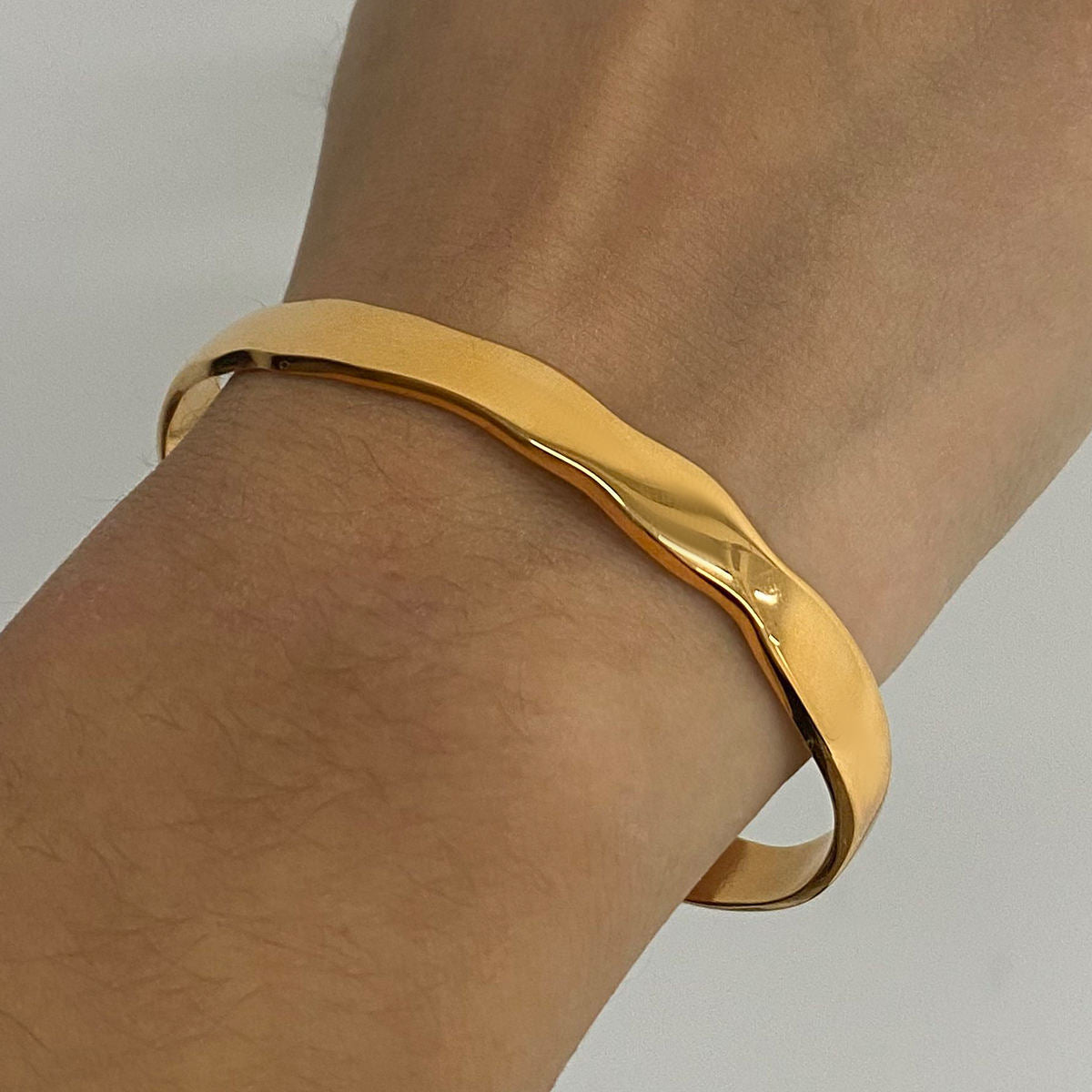 Shiny Wavy Bangle