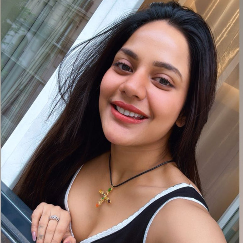 क्रॉस मल्टीकलर कॉर्ड नेकलेस