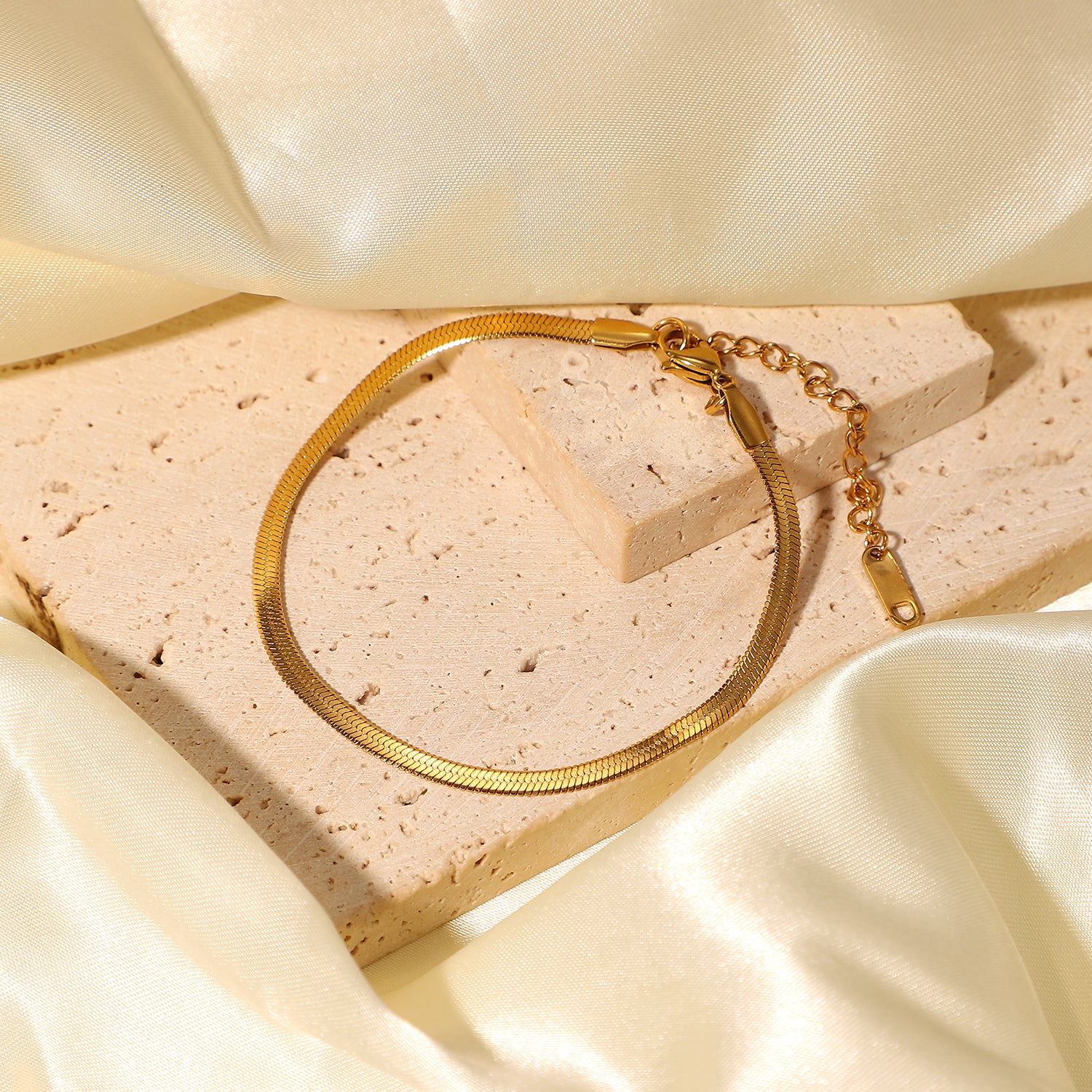 लुसी स्नेक चेन ब्रेसलेट