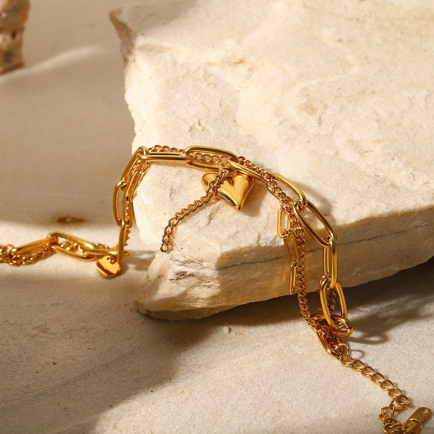 चंकी लेयर्ड हार्टी ब्रेसलेट