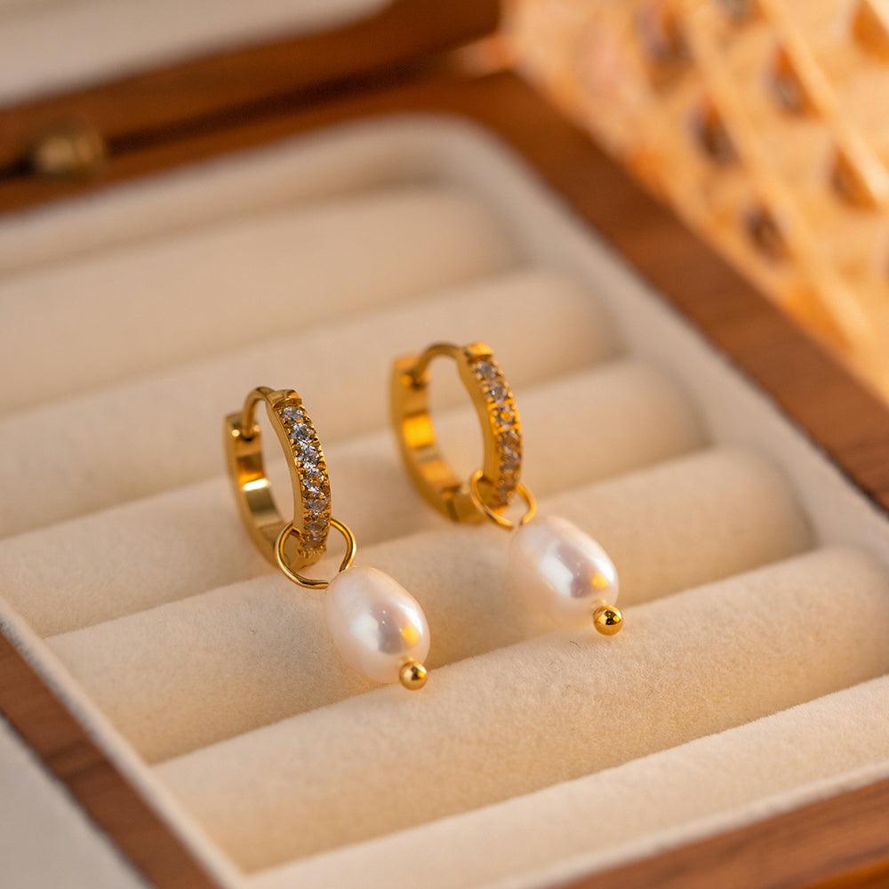 देवी पर्ल हूप इयररिंग