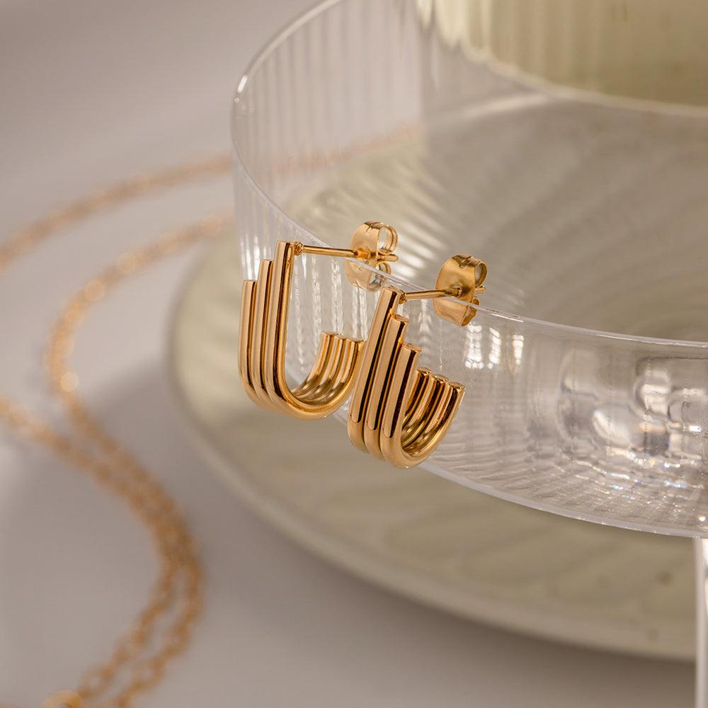 सुंदर स्तरित घेरा बाली