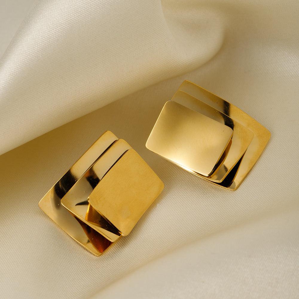 चंकी लेयर्ड स्टेटमेंट इयररिंग