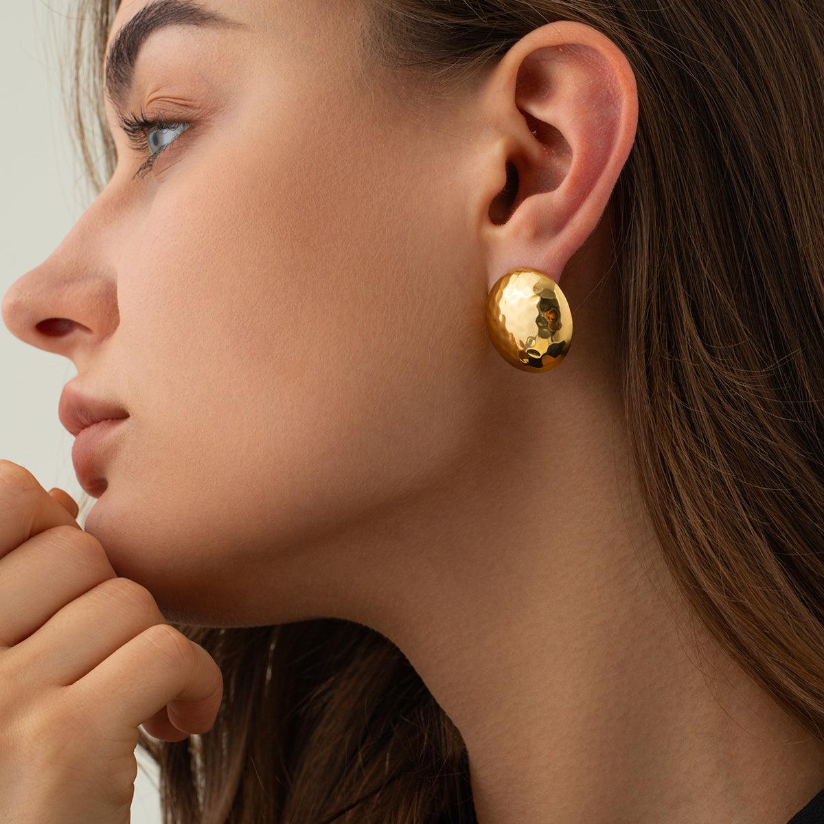 टेक्सचर्ड गोल स्टेटमेंट इयररिंग