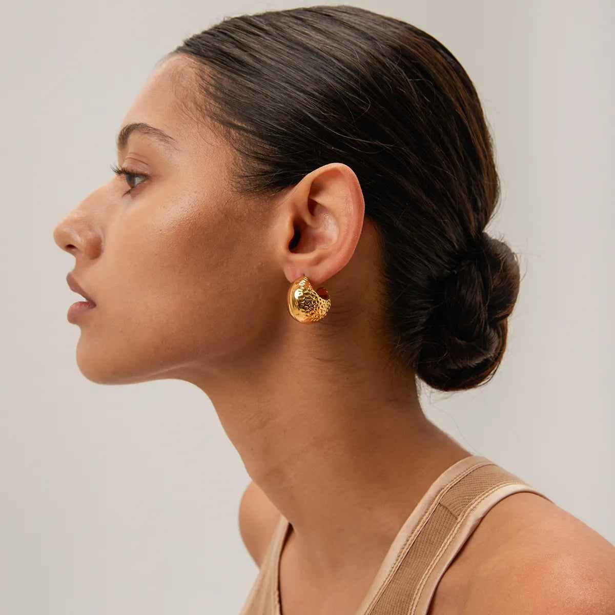 टेक्सचर्ड ग्लोब हूप इयररिंग