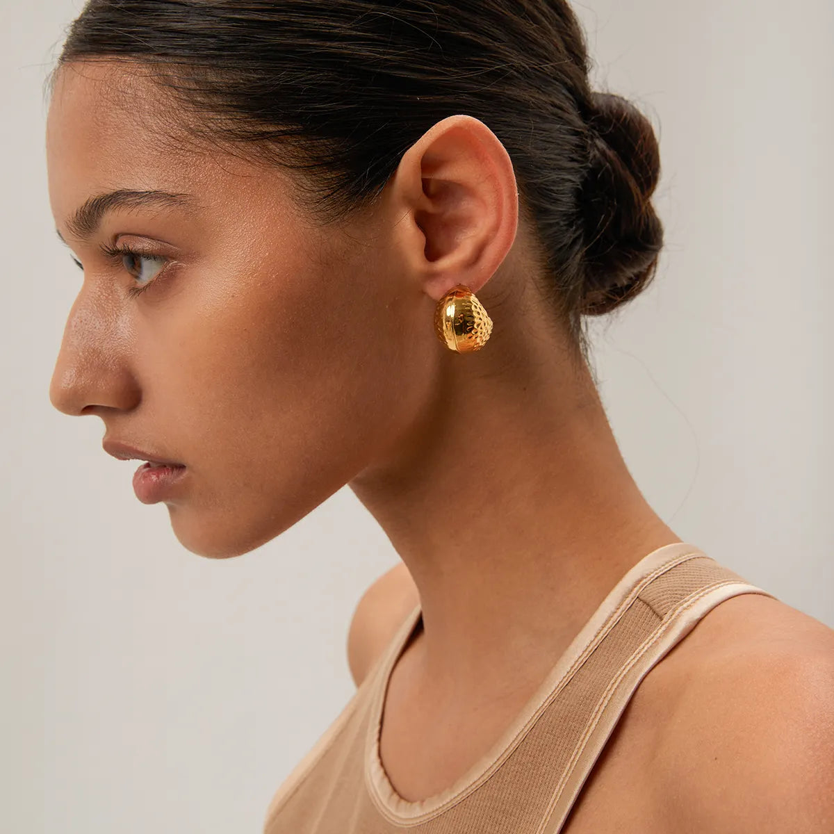 टेक्सचर्ड ग्लोब हूप इयररिंग