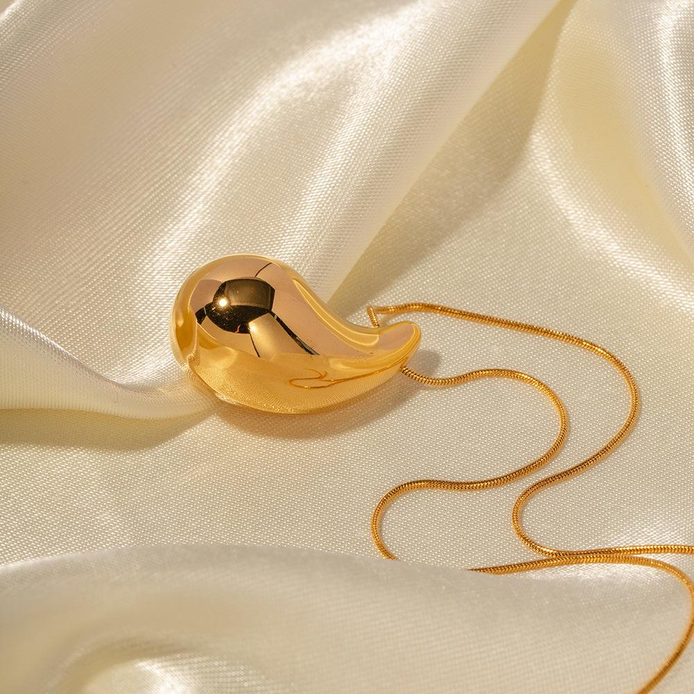 पानी की बूंदों वाला ट्रेंडी हार