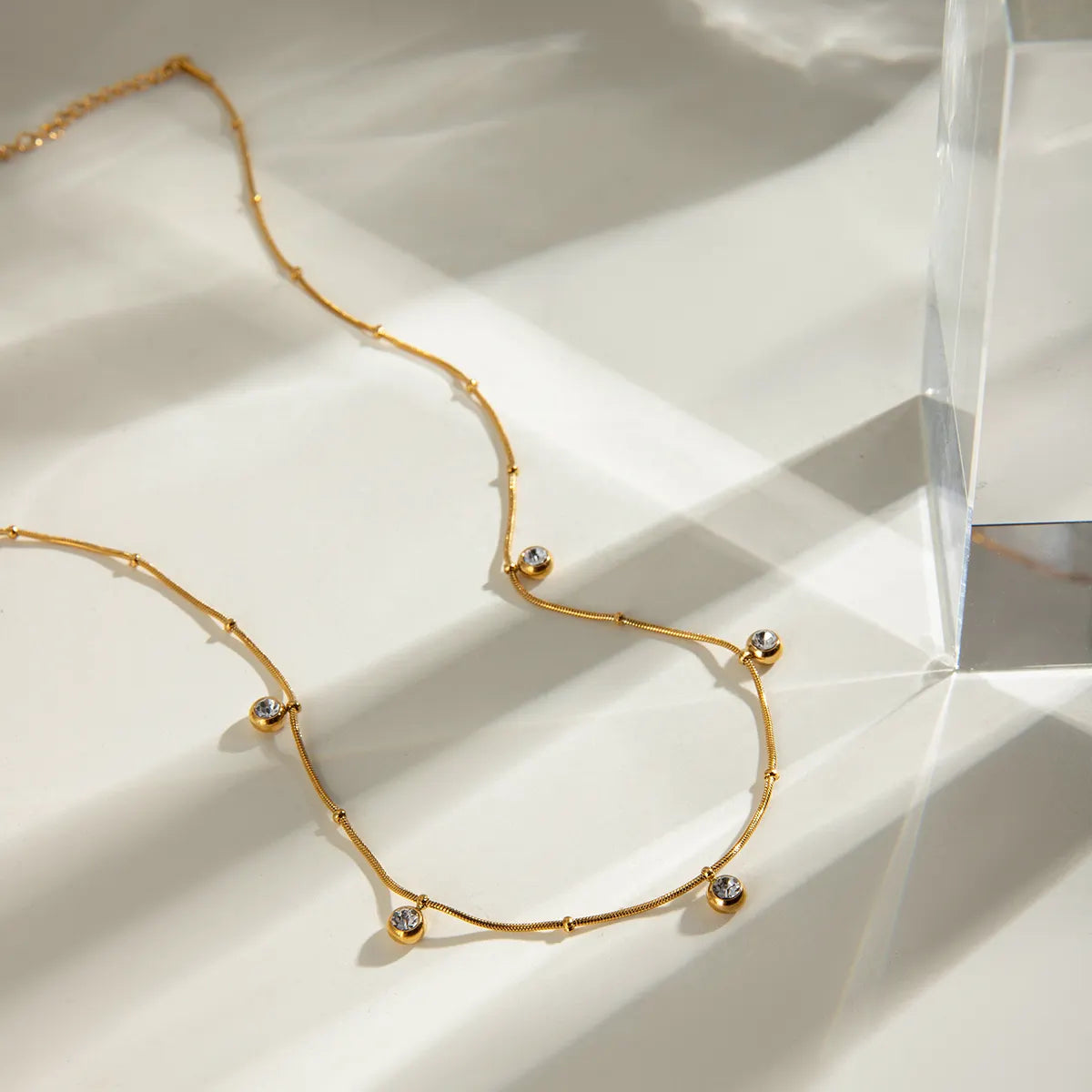 ज़िया एलिगेंट ज़िरकोनिया नेकलेस