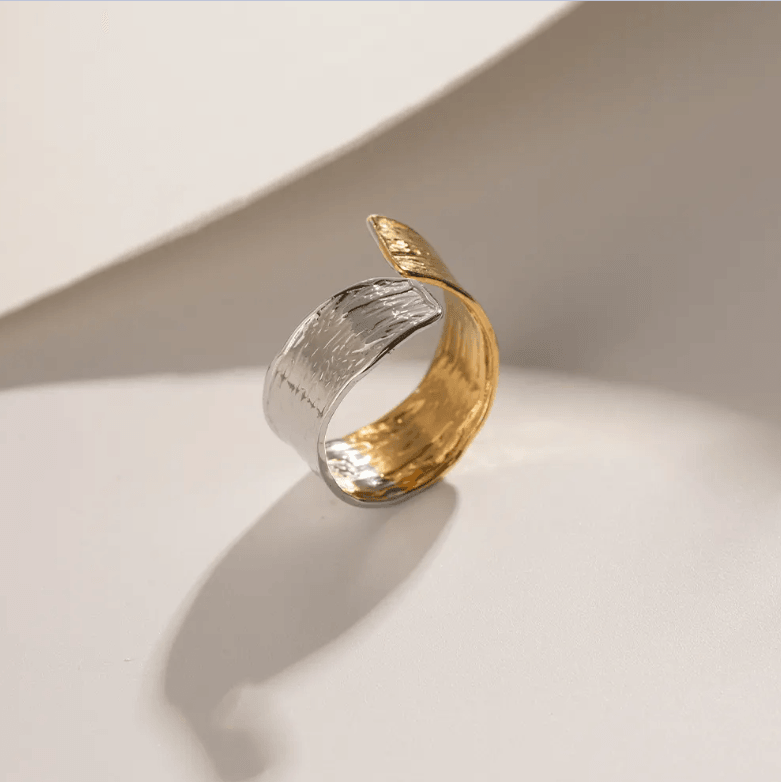 डुअल टोन वाइड टेक्सचर्ड रीसाइज़ेबल रिंग