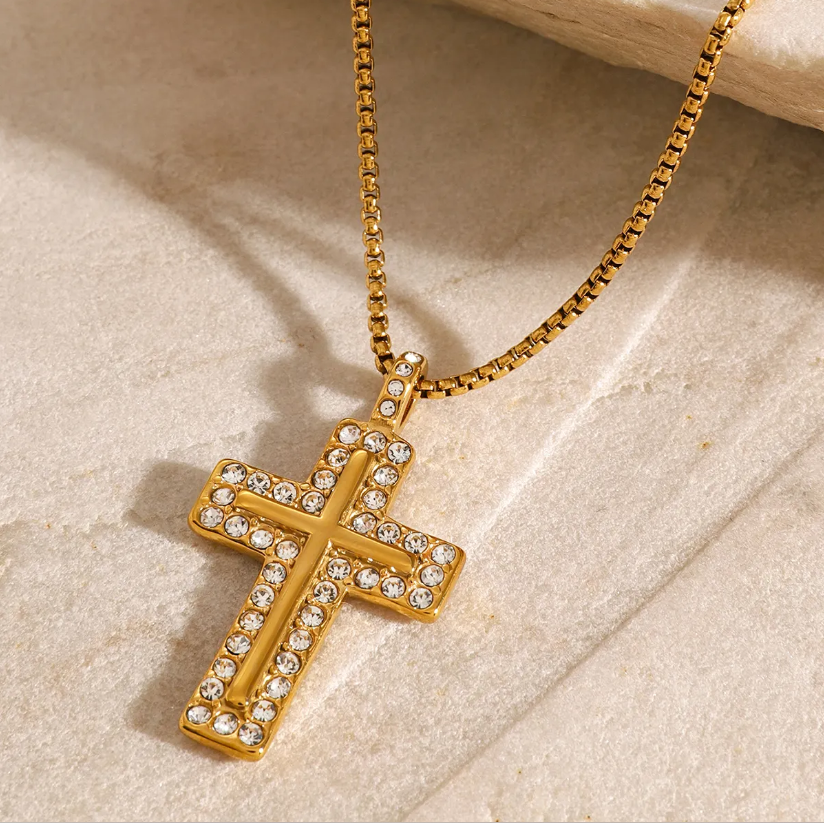 क्रॉस बोल्ड नेकलेस