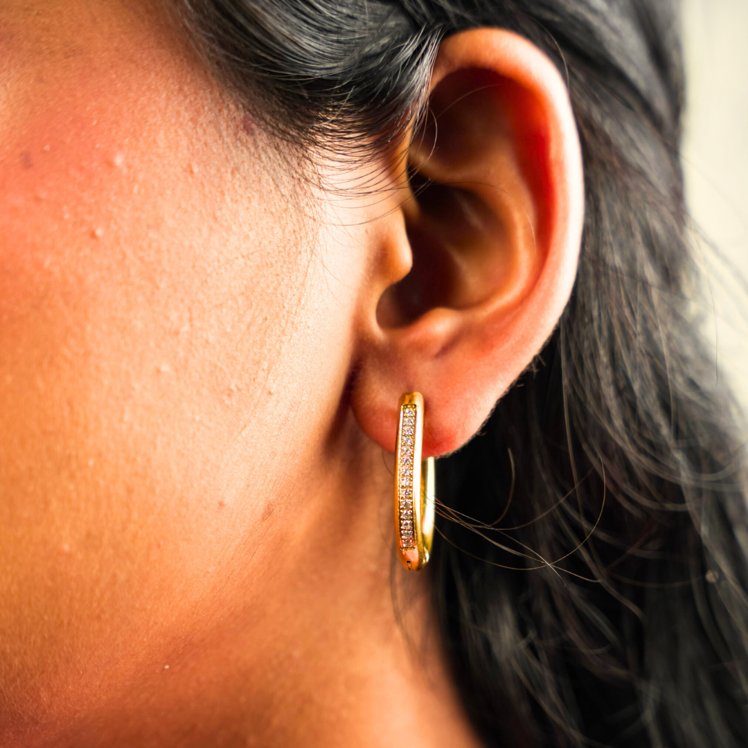 ओवल ज़िरकोनिया हूप इयररिंग्स