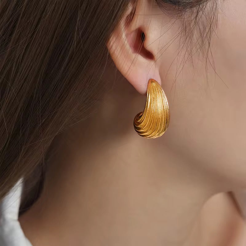 Sara Water Drop Textured Earring