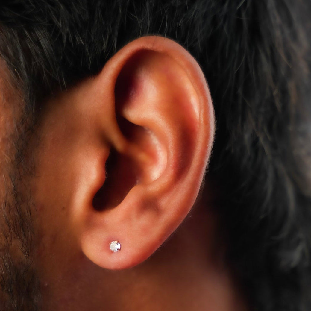 रिवर्सिबल डायमंड ट्विस्ट स्टड इयररिंग्स - 3 MM