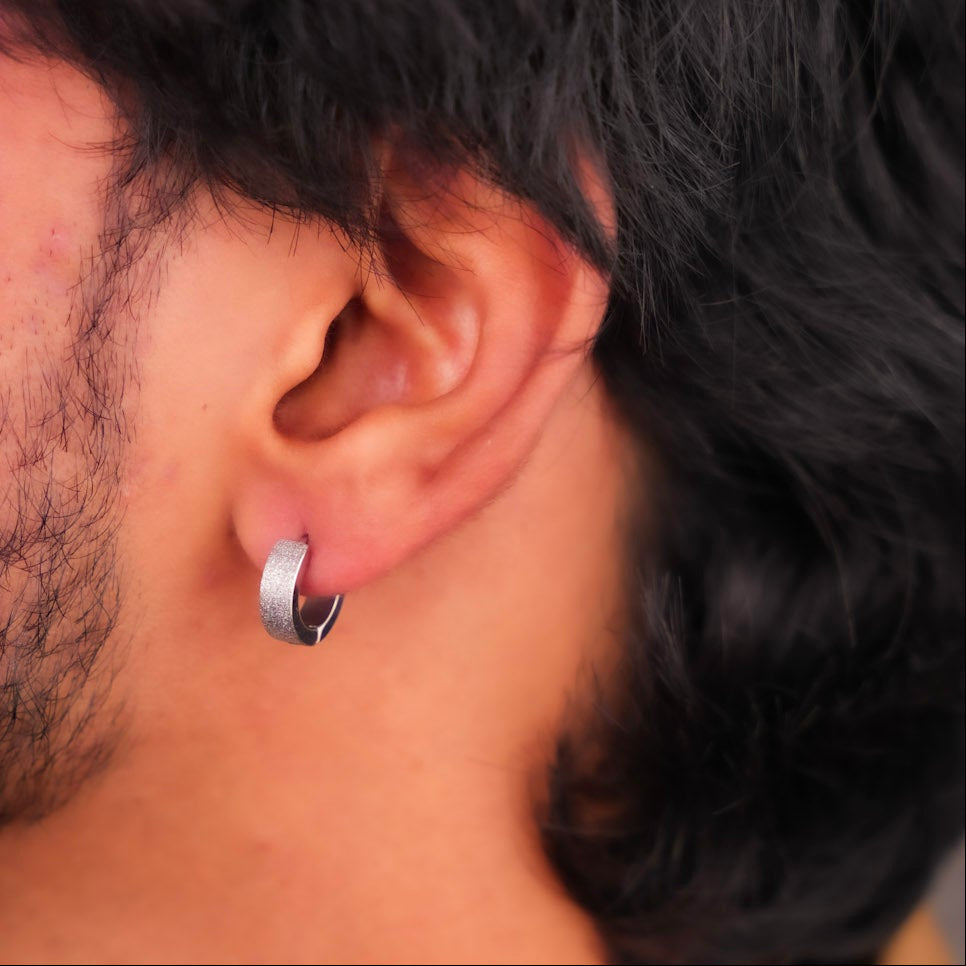 बकल हूप इयररिंग्स - सिल्वर