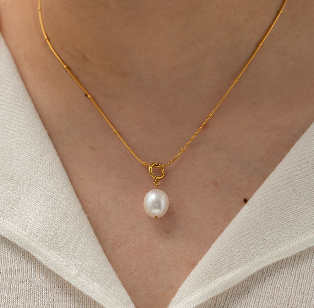 Bold Pearl Necklace