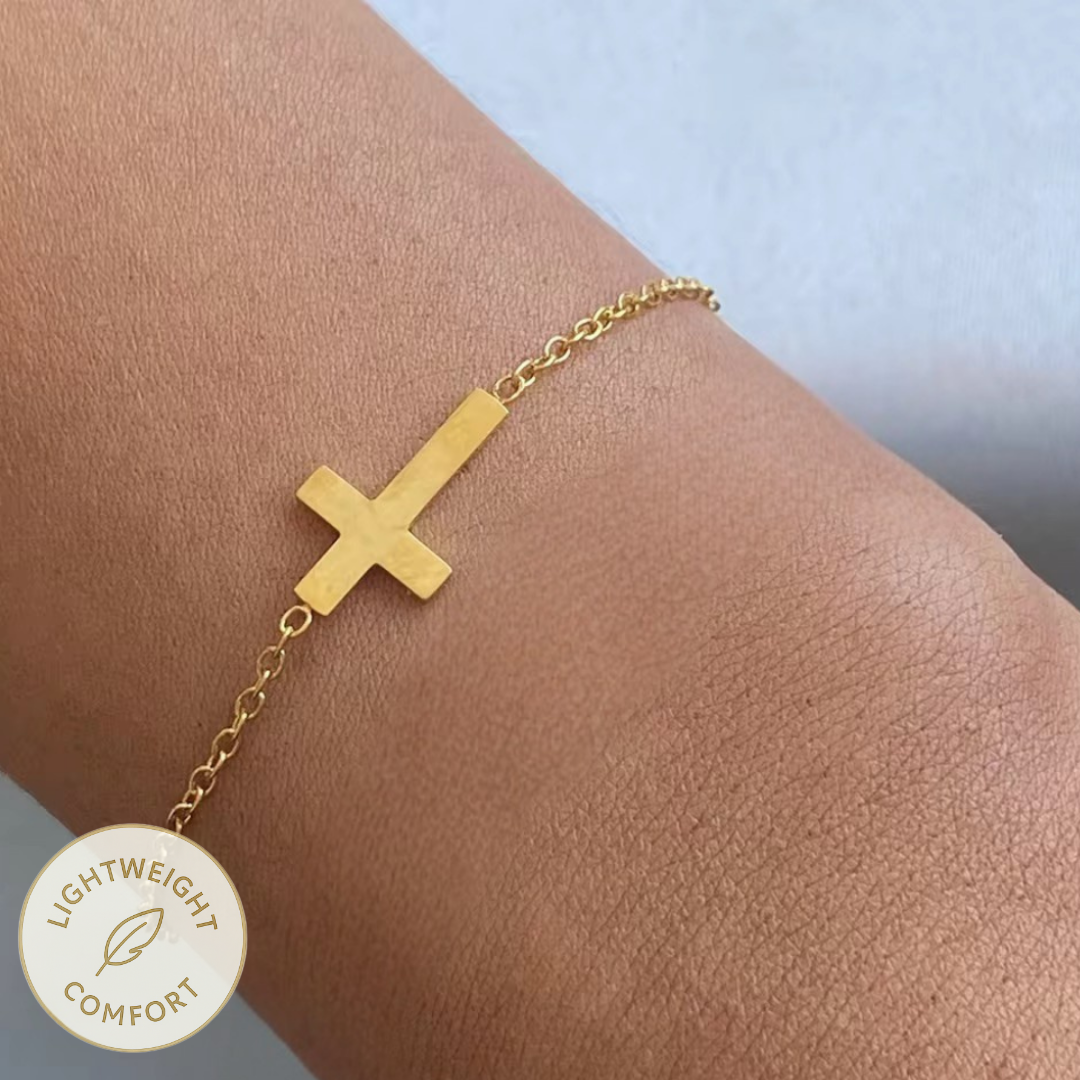 क्लासिक क्रॉस ब्रेसलेट