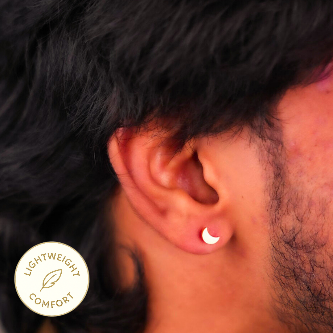 क्रिसेंट स्टड इयररिंग्स