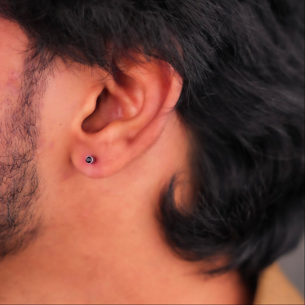 सिल्वर गोल स्टड इयररिंग - 3 MM