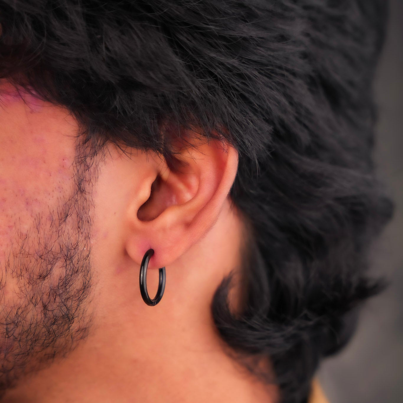 काले गोल हूप इयररिंग्स - 16 MM