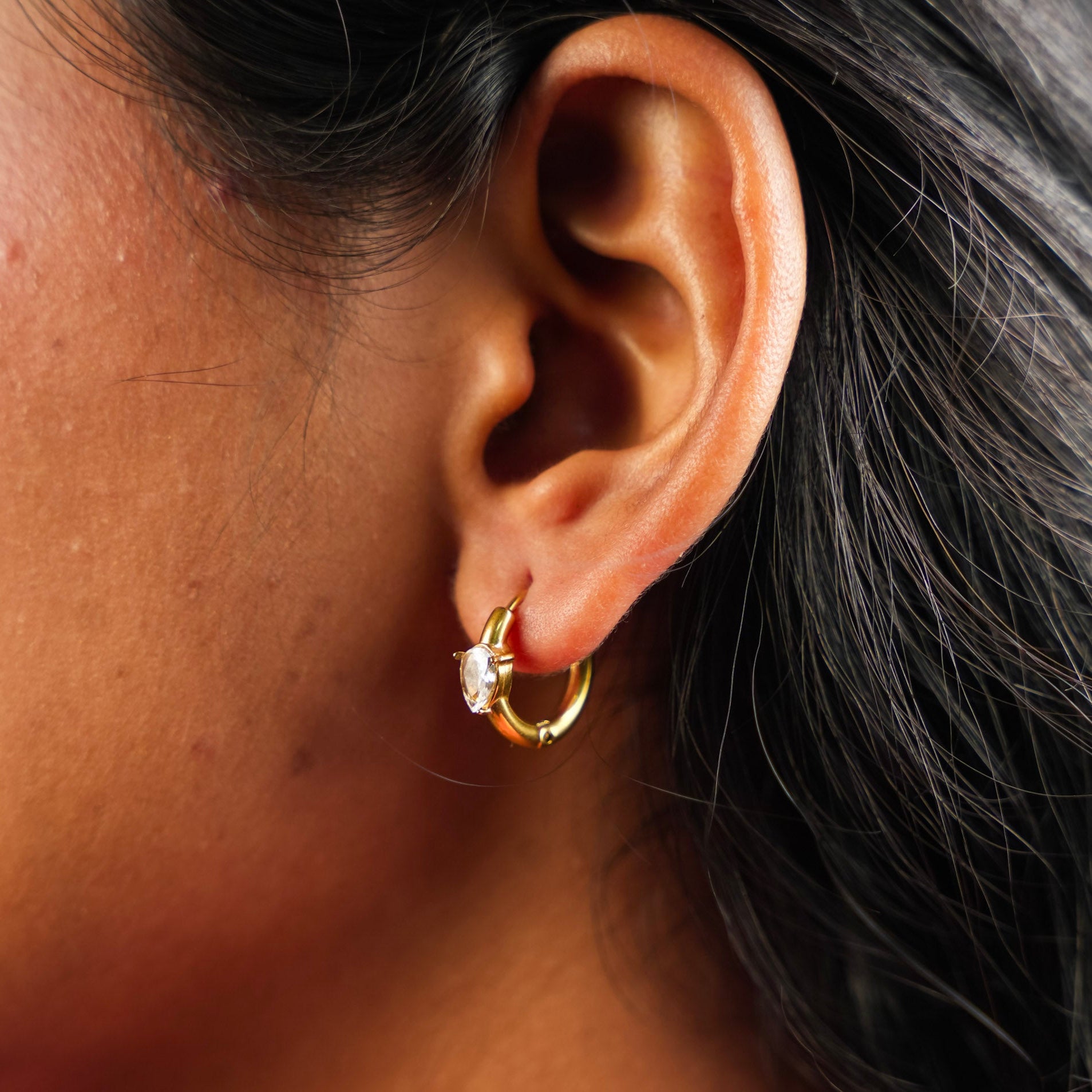 स्पार्कल हग्गी हूप इयररिंग - ड्रॉप