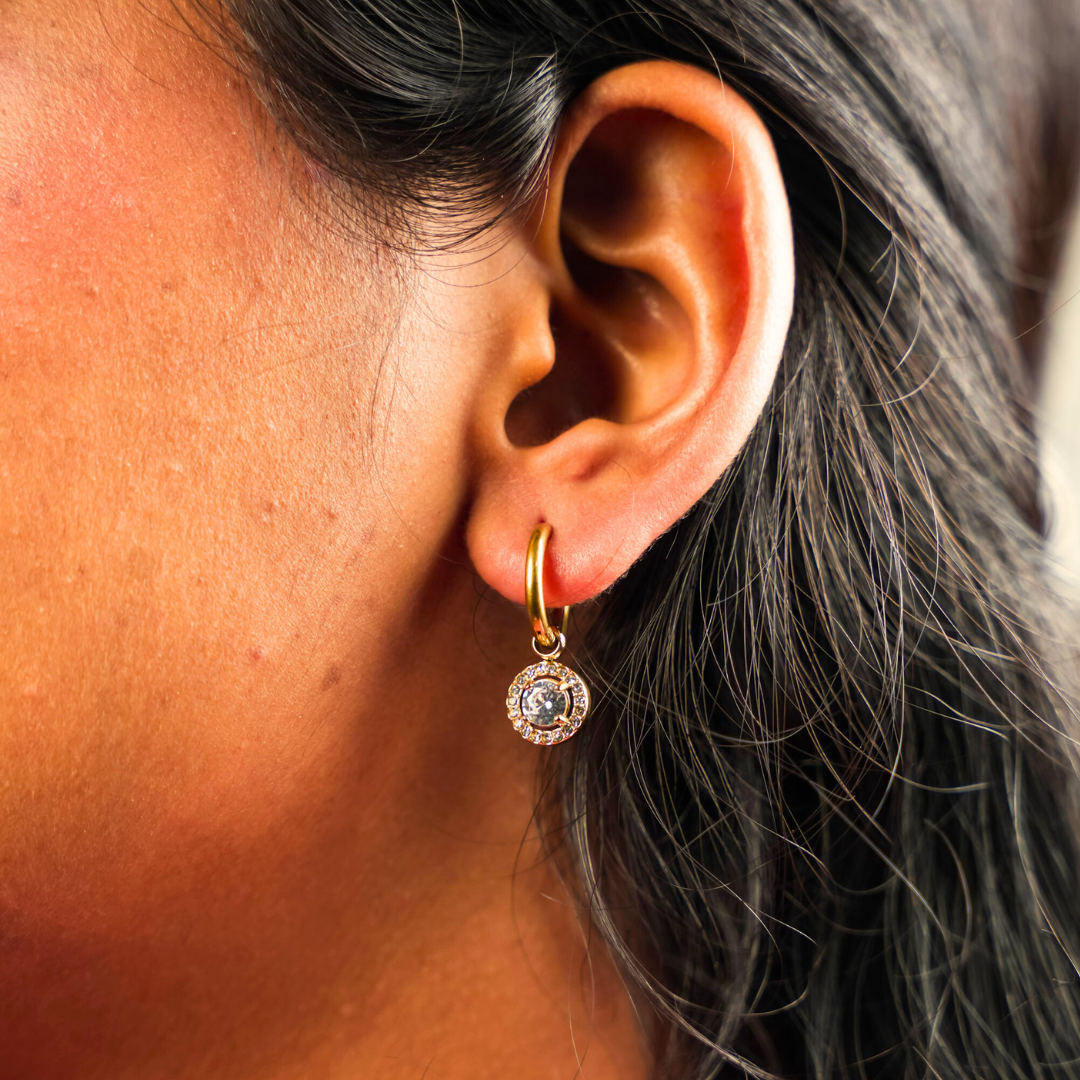 गोल डायमंड हूप इयररिंग्स - सफ़ेद