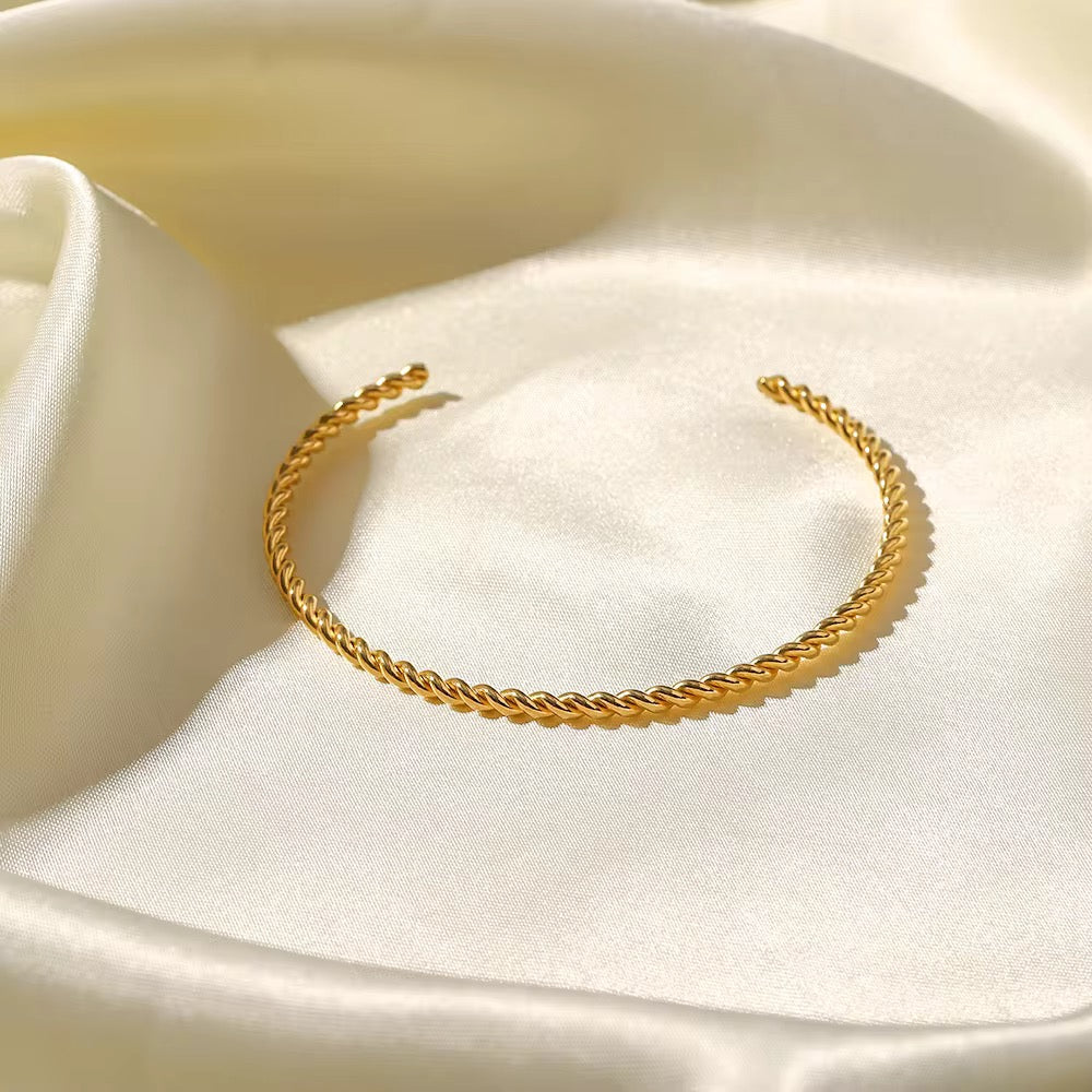 Dainty Twisty Kada Bangle