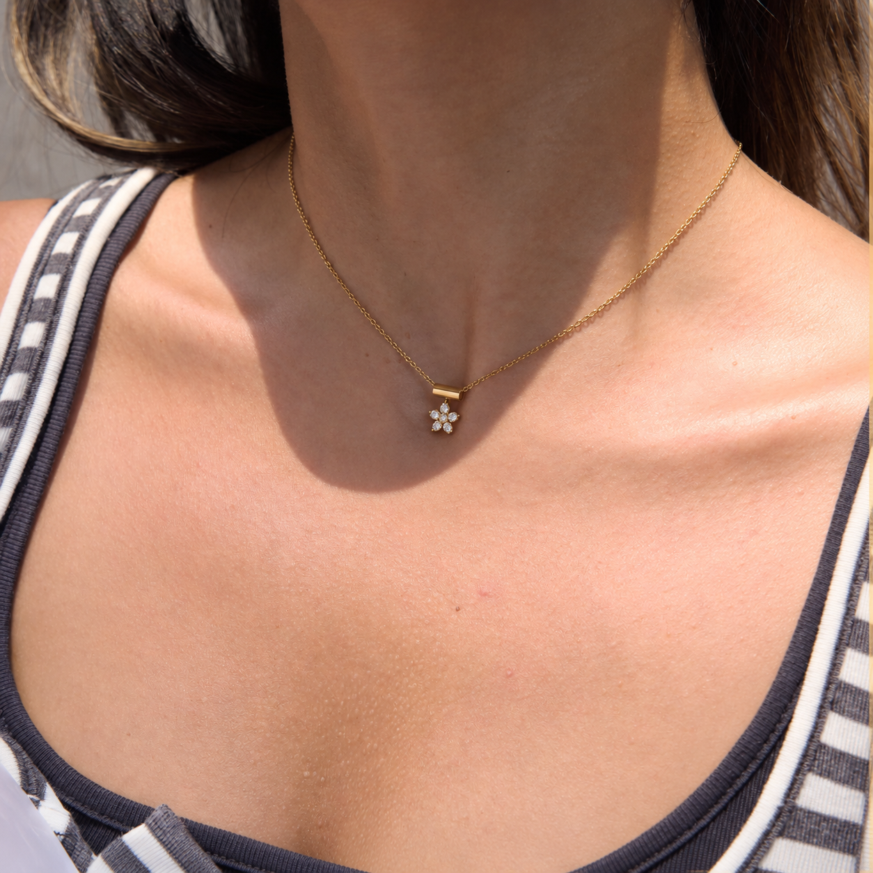 Linea Flower Necklace