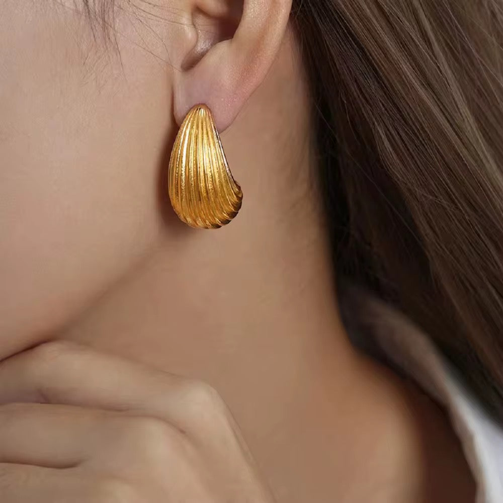 Sara Water Drop Textured Earring
