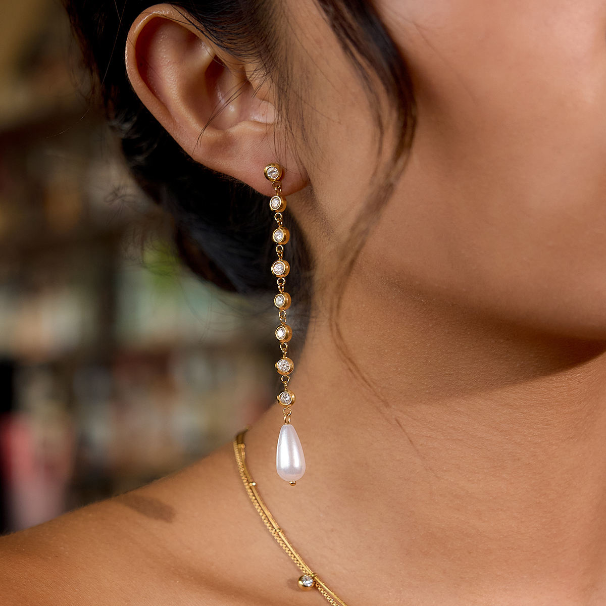 Aira Pearl Dangling Earring