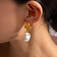 Sangu Pearl Earring