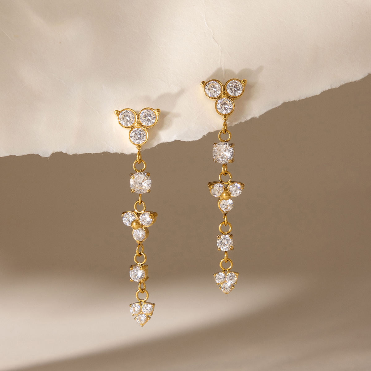 Aira Sparkle Dangling Earring