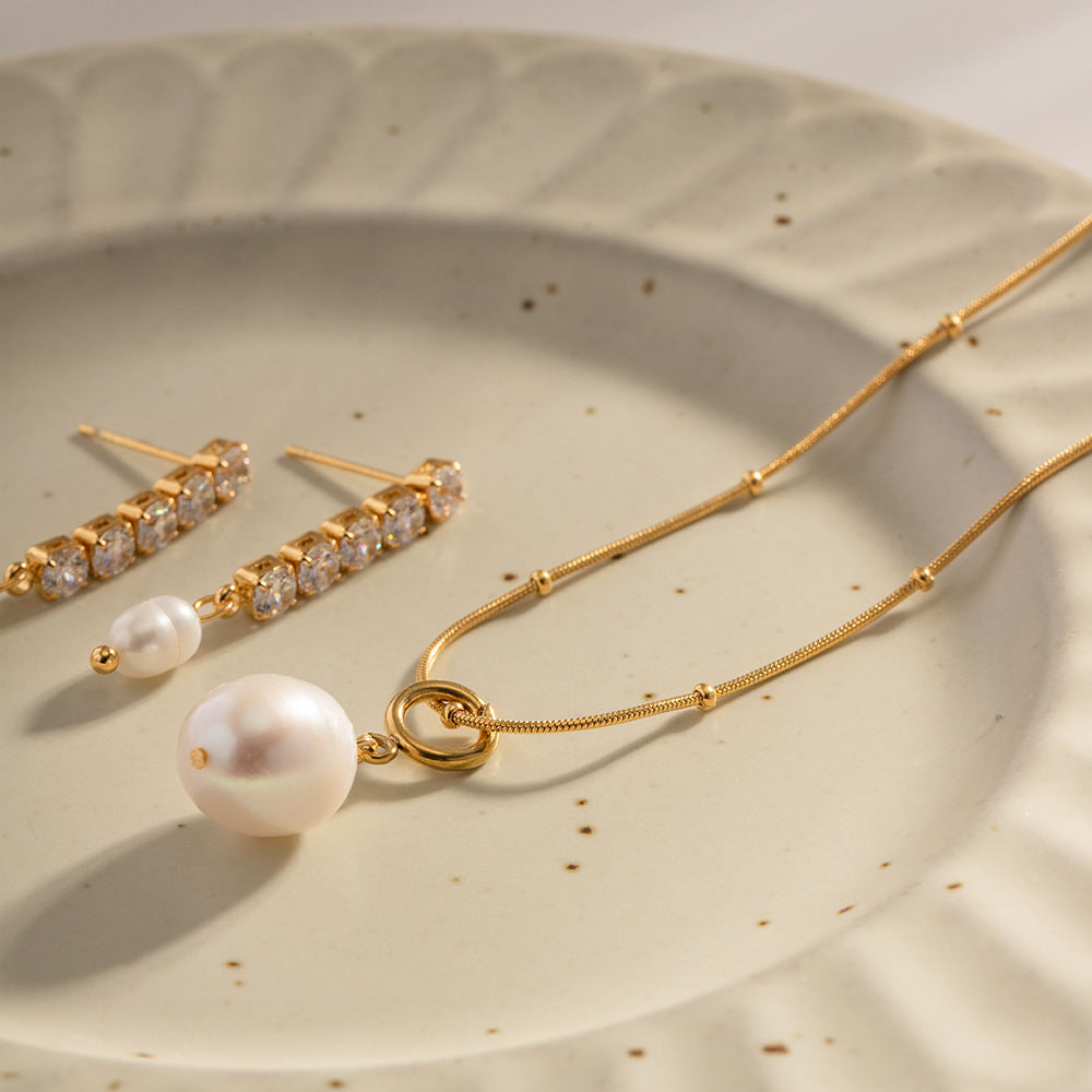 Bold Pearl Necklace