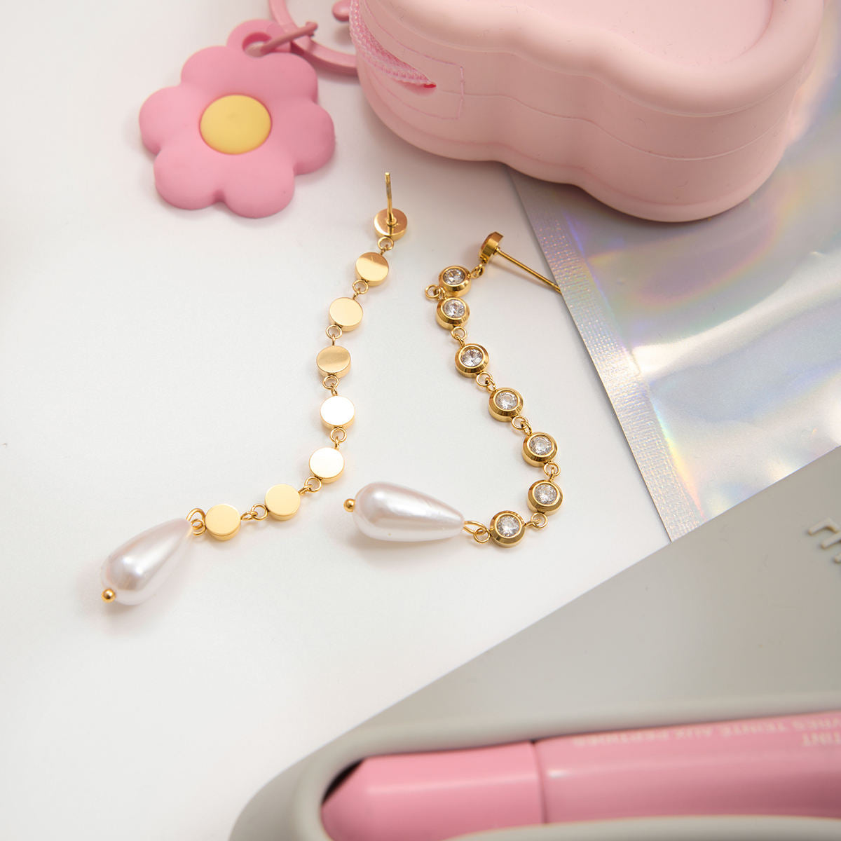 Aira Pearl Dangling Earring