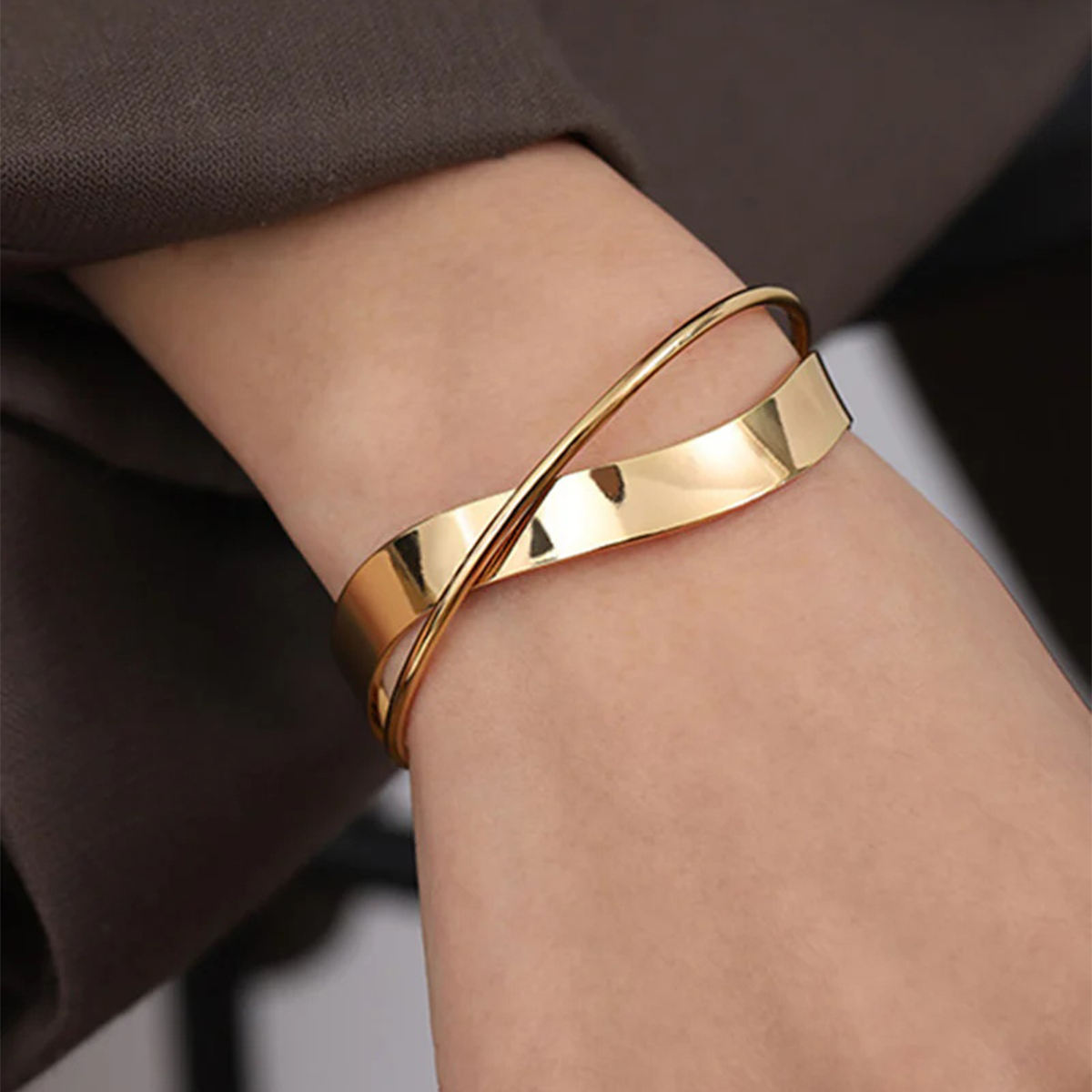 Bold Orbit Bangle