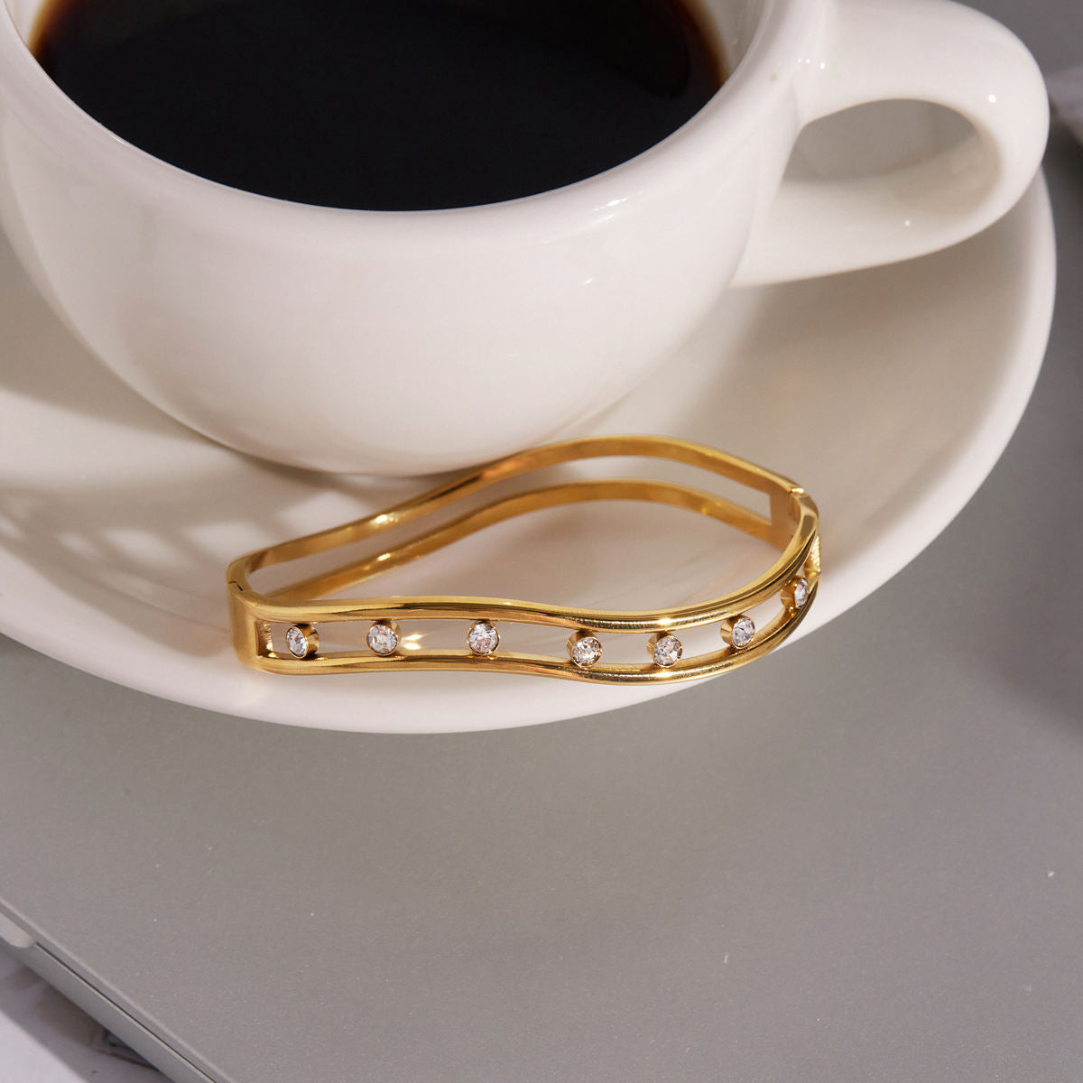 Wavy Lumina Kada Bangle
